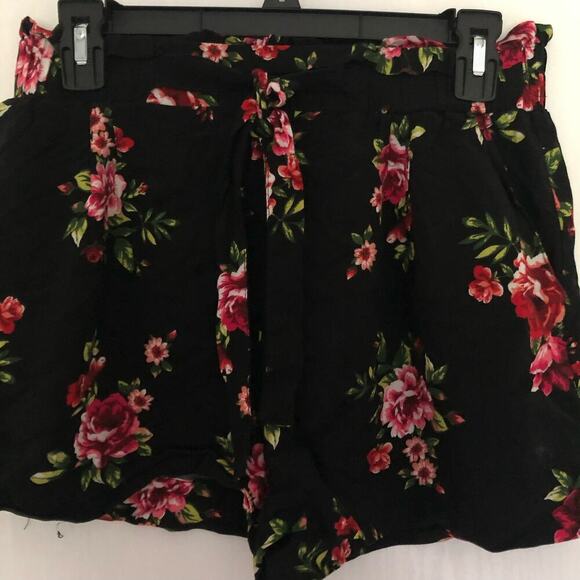 Women's Bermuda‎ Shorts Tie Front Mid Rise Pull On Floral  Black Red Size Medium - Picture 7 of 7